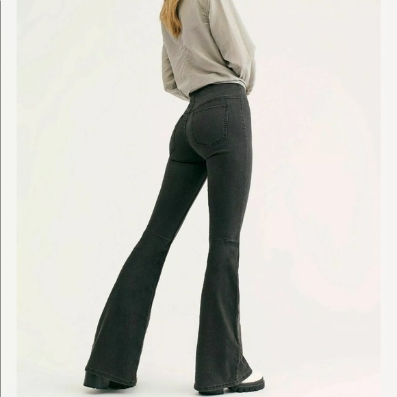 Free People Penny Pull On Flare Faded Black Denim Jeans Stretch Boho Size 25 - Picture 4 of 8